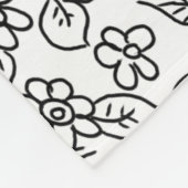 Cute black and white flowers フリースブランケット (角)