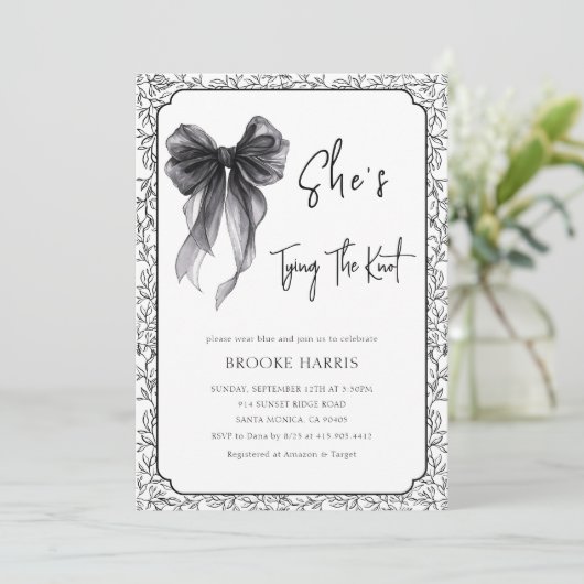 Cute Black Bow She's Tying The Knot Bridal Shower 招待状 (スタンド正面)