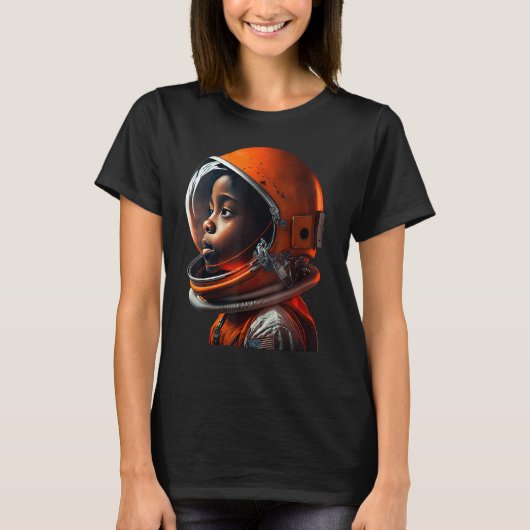 Cute Black Boy Wearing Spacesuit Tシャツ (正面)