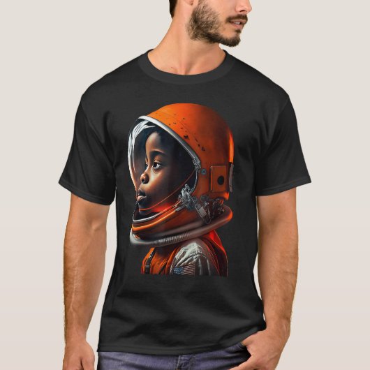 Cute Black Boy Wearing Spacesuit Tシャツ (正面)