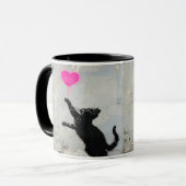 Cute Black Cat Playing with A Pink Heart マグカップ (正面左)