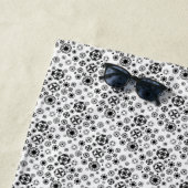Cute black white arabesque decorative pattern ビーチタオル (インサイチュ)