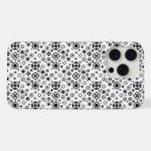 Cute black white arabesque decorative pattern iPhoneケース (裏面横)
