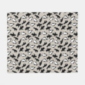 Cute black white penguin pattern grey background フリースブランケット (正面(横))