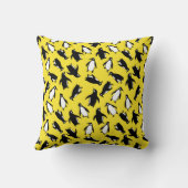 Cute black white penguin pattern yellow background クッション (裏面)