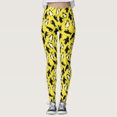 Cute black white penguin pattern yellow background レギンス (正面)