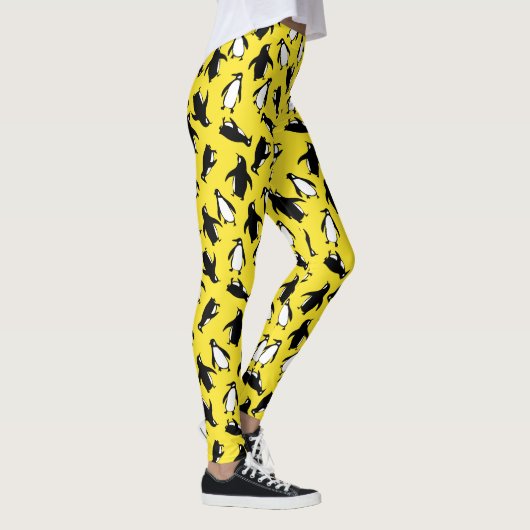 Cute black white penguin pattern yellow background レギンス (右)