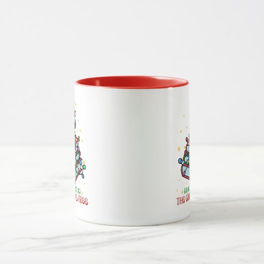 Cute Book Lover Reading Around the Christmas Tree マグカップ (中央)