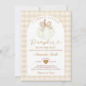 Cute Bow Sweet Little Pumpkin Gingham Baby Shower 招待状 (正面)