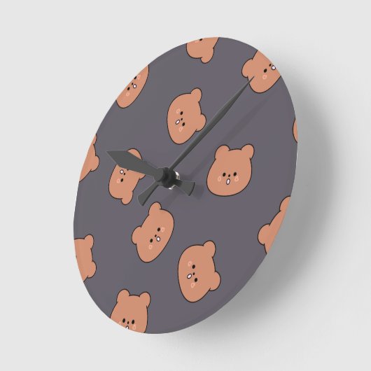 Cute Brown Teddy Bear Face Pattern Dark Blue ラウンド壁時計 (傾斜)