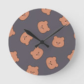 Cute Brown Teddy Bear Face Pattern Dark Blue ラウンド壁時計 (正面)