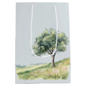 Cute Bunny Meadow with Tree Birthday ミディアムペーパーバッグ (裏面)