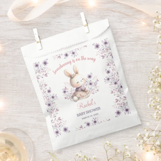 Cute Bunny Purple Pink Floral Girl Baby Shower フェイバーバッグ (クリップ留めされた状態)