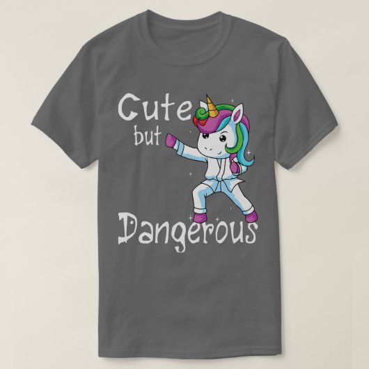 Cute But Dangerous Funny Karate Unicorn Girl Tシャツ (デザイン正面)