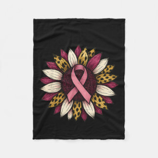 Cute But Dangerous Karate Taekwondo Pig Karate Gir フリースブランケット