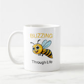 Cute buzzing bee cartoon コーヒーマグカップ (左)