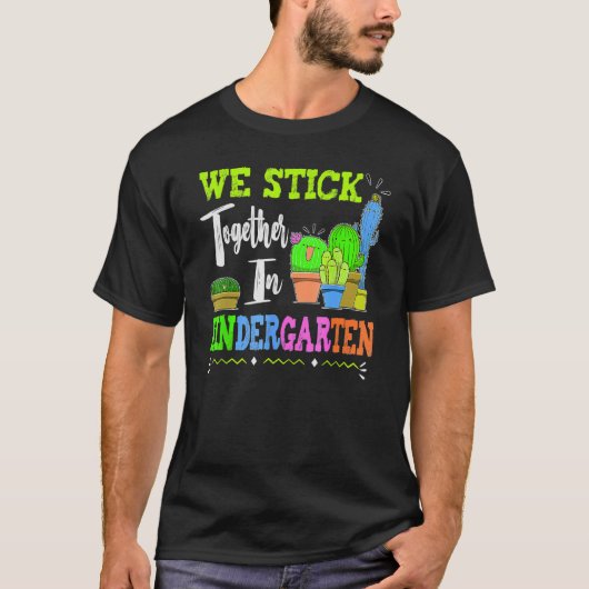 Cute Cactus Team Kindergarten We Stick Together Te Tシャツ (正面)