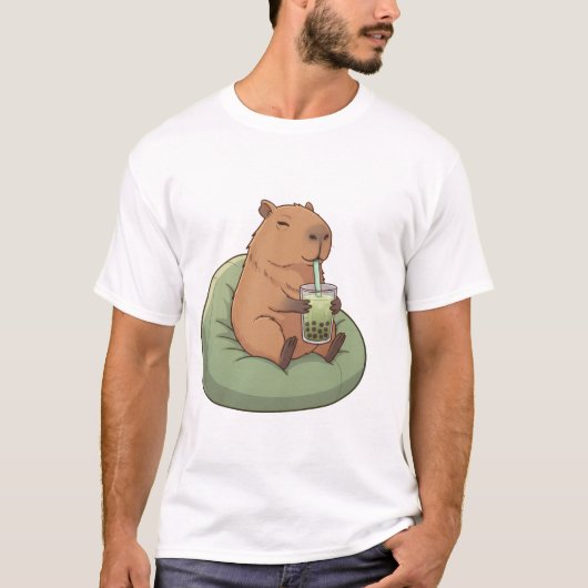 Cute Capybara Drinking Matcha Boba Tea Kawaii Gift Tシャツ (正面)