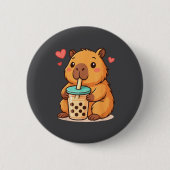 Cute Capybara Kawaii Anime Drinking Bubble Tea Lov 缶バッジ (正面)