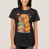 Cute Capybara Kawaii Anime Drinking Bubble Tea Lov Tシャツ (正面)