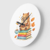 Cute Capybara Reading Books Watercolor ラージ壁時計 (傾斜)