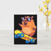 Cute Capybara Skateboarding Chill Animal Lover Art カード (黄色い花)