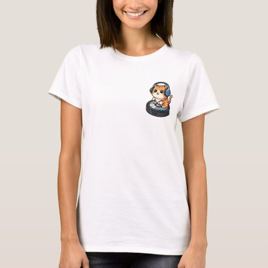 Cute Cartoon Cat Wearing Headphones Riding Robot Tシャツ (正面)