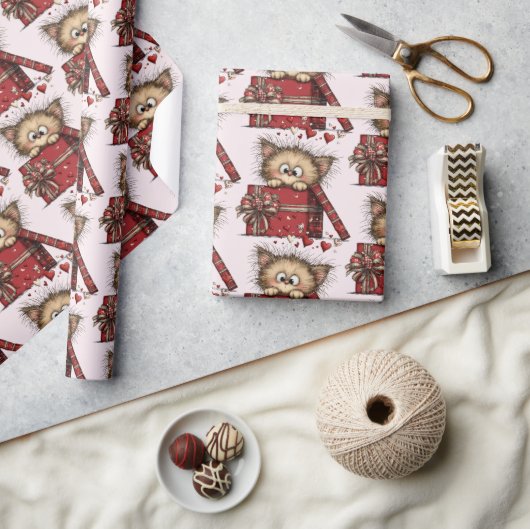 Cute Cartoon Kitten in a Box with Hearts Pattern ラッピングペーパー (クラフト)