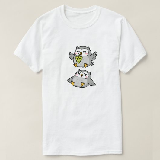 Cute Cartoon Owls Eating Grapes Funny Gray Owl Tシャツ (デザイン正面)