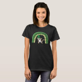 Cute  cat dabbing St Patrick s day rainbow Tシャツ (正面フル)