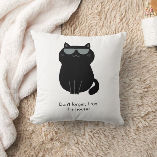 Cute Cat - I run this house now!  クッション (ブランケット)