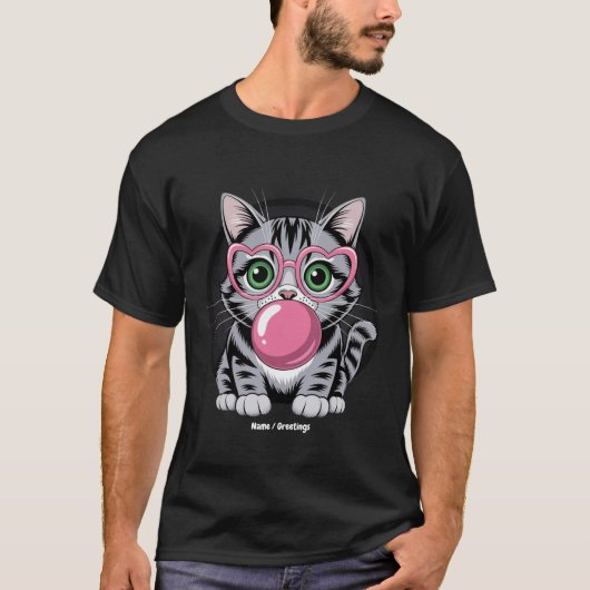 Cute Cat Kitty Eating Gum and Making Bubble Funny Tシャツ (正面)