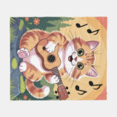 Cute Cat Playing Ukuele フリースブランケット (正面(横))