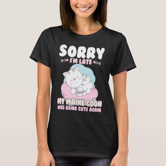 Cute Cat , Sorry Im Late My Maine Coon Being Cute Tシャツ (正面)