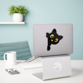Cute Cat Sticker – Adorable Design シール (デスク上のノートパソコン)