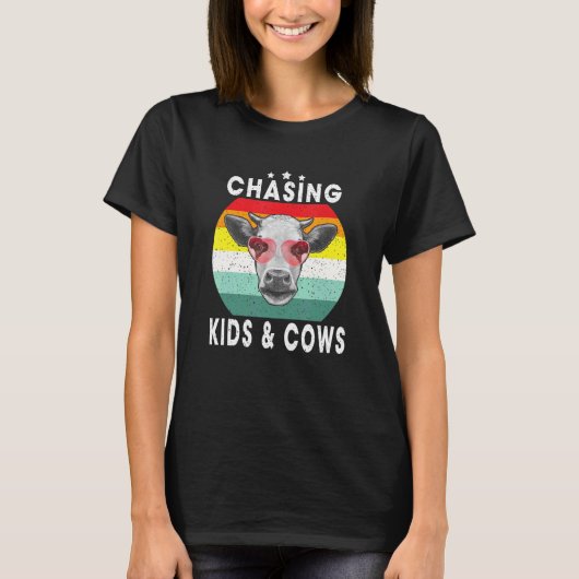 Cute Chasing Kids And Cows Tシャツ (正面)