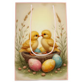 Cute chicks and colorful Easter eggs, nostalgic  ミディアムペーパーバッグ (裏面)