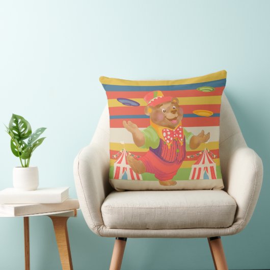 Cute Child's Circus Bear Throw Pillow クッション (椅子)