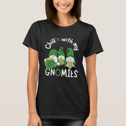 Cute Chill n With My Gnomies  St Patricks day hand Tシャツ (正面)