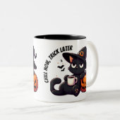 Cute chill Witch Cat & Pumpkin Halloween  ツートーンマグカップ (正面右)