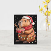 Cute Christmas Capybara With Ramen Bowl Holiday Te カード (黄色い花)