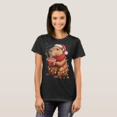 Cute Christmas Capybara With Ramen Bowl Holiday Te Tシャツ (正面フル)