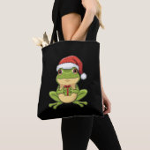 Cute Christmas Frog with Santa Hat Holding  Gift - トートバッグ (クローズアップ)