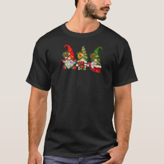 Cute Christmas Gnomes Funny Family Gnomes Xmas Mat Tシャツ