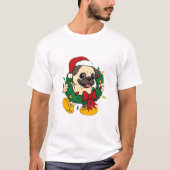 Cute Christmas Pug with Festive Wreath Tシャツ (正面)