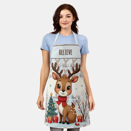 Cute Christmas Reindeer Scene Snowy Forest エプロン (着用した状態)