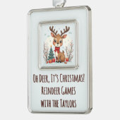 Cute Christmas Reindeer Scene Snowy Forest シルバープレートフレームオーナメント (左)