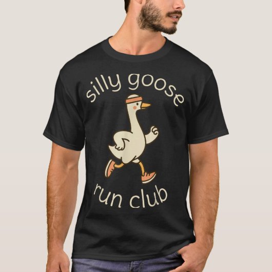 Cute Club Sport Silly Marathon Gymer Running Goose Tシャツ (正面)