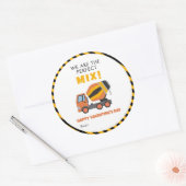 Cute Construction Truck - Kids Classroom Valentine ラウンドシール (封筒)