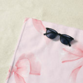 Cute Coquette Pink Bow Girl ビーチタオル (インサイチュ)